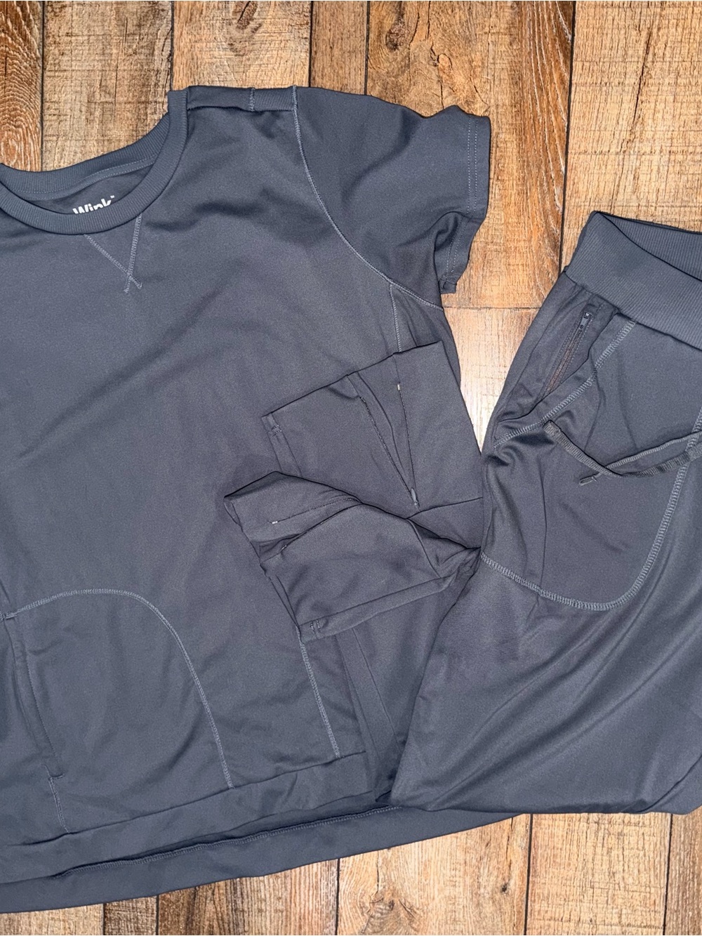 Wink Renew Knit Scrub set